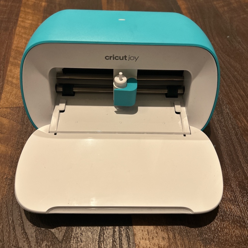 Cricut Joy Crafting Machine - Aqua and White
